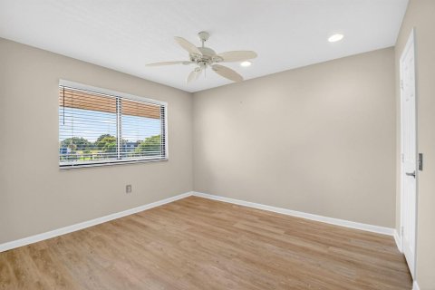 Condo in Lake Worth, Florida, 2 bedrooms  № 2245568 - photo 14