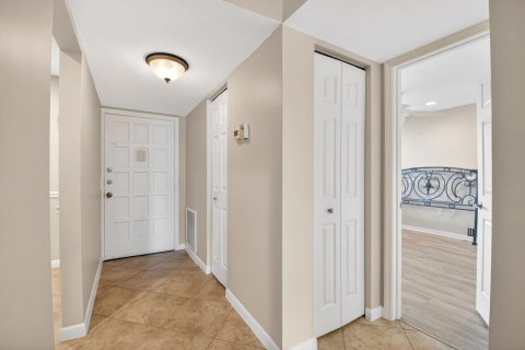 Condo in Lake Worth, Florida, 2 bedrooms  № 2245568 - photo 12