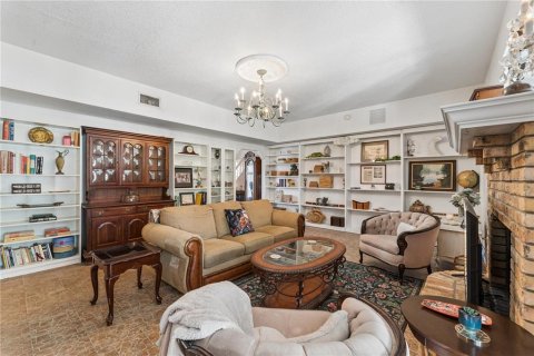 Casa en venta en Orlando, Florida, 5 dormitorios, 270.72 m2 № 2341660 - foto 5