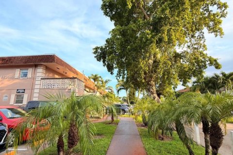 Copropriété à louer à Hollywood, Floride: 2 chambres, 98.01 m2 № 2169342 - photo 29