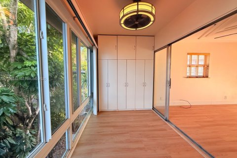 Copropriété à louer à Hollywood, Floride: 2 chambres, 98.01 m2 № 2169342 - photo 7