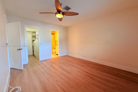 Copropriété à louer à Hollywood, Floride: 2 chambres, 98.01 m2 № 2169342 - photo 8