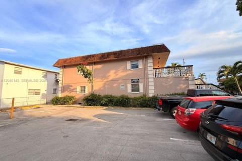 Copropriété à louer à Hollywood, Floride: 2 chambres, 98.01 m2 № 2169342 - photo 28