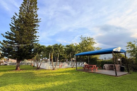 Copropriété à louer à Hollywood, Floride: 2 chambres, 98.01 m2 № 2169342 - photo 20