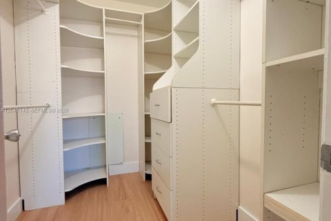 Copropriété à louer à Hollywood, Floride: 2 chambres, 98.01 m2 № 2169342 - photo 10