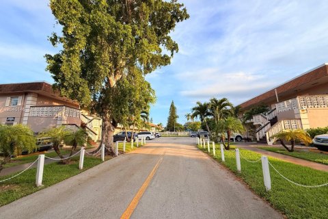 Copropriété à louer à Hollywood, Floride: 2 chambres, 98.01 m2 № 2169342 - photo 30