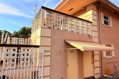 Copropriété à louer à Hollywood, Floride: 2 chambres, 98.01 m2 № 2169342 - photo 23