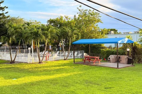 Copropriété à louer à Hollywood, Floride: 2 chambres, 98.01 m2 № 2169342 - photo 21