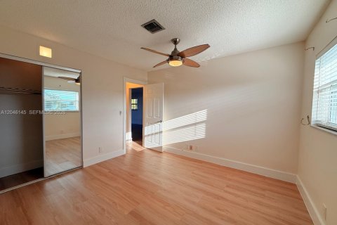 Copropriété à louer à Hollywood, Floride: 2 chambres, 98.01 m2 № 2169342 - photo 15
