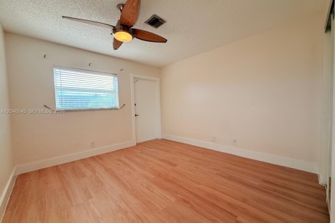 Copropriété à louer à Hollywood, Floride: 2 chambres, 98.01 m2 № 2169342 - photo 14
