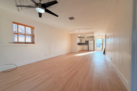 Copropriété à louer à Hollywood, Floride: 2 chambres, 98.01 m2 № 2169342 - photo 4