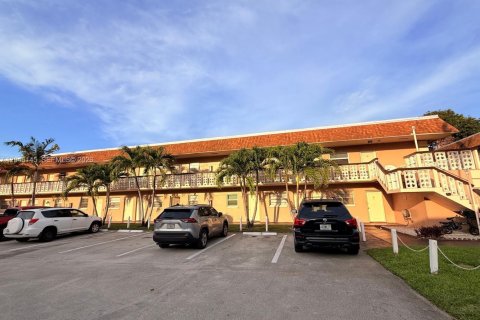 Copropriété à louer à Hollywood, Floride: 2 chambres, 98.01 m2 № 2169342 - photo 25
