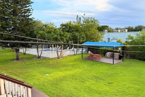 Copropriété à louer à Hollywood, Floride: 2 chambres, 98.01 m2 № 2169342 - photo 19