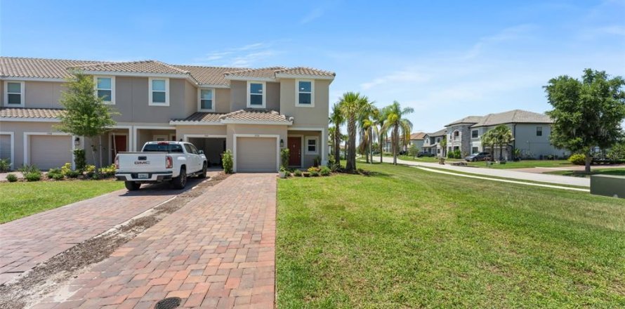 Adosado en Kissimmee, Florida 3 dormitorios, 144 m2 № 2148545