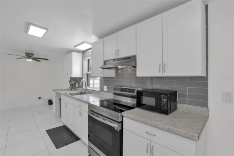 Villa ou maison à vendre à Orlando, Floride: 3 chambres, 99.96 m2 № 2210087 - photo 7