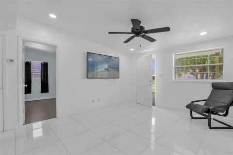 Villa ou maison à vendre à Orlando, Floride: 3 chambres, 99.96 m2 № 2210087 - photo 3