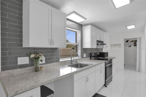 Villa ou maison à vendre à Orlando, Floride: 3 chambres, 99.96 m2 № 2210087 - photo 6
