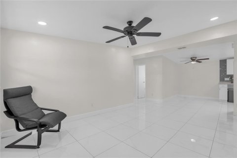 Villa ou maison à vendre à Orlando, Floride: 3 chambres, 99.96 m2 № 2210087 - photo 4