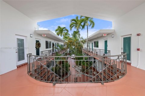 Condo in Miami Beach, Florida, 1 bedroom  № 1992094 - photo 4