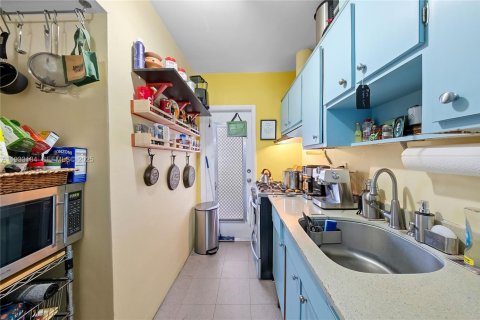 Condo in Miami Beach, Florida, 1 bedroom  № 1992094 - photo 19