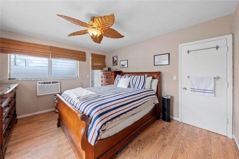 Condo in Miami Beach, Florida, 1 bedroom  № 1992094 - photo 23