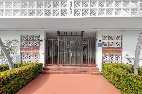 Condo in Miami Beach, Florida, 1 bedroom  № 1992094 - photo 3