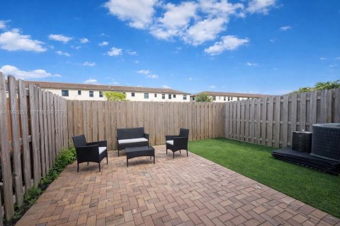 Снять в аренду таунхаус в Майами, Флорида 3 спальни, 167.6м2, № 2063341 - фото 17