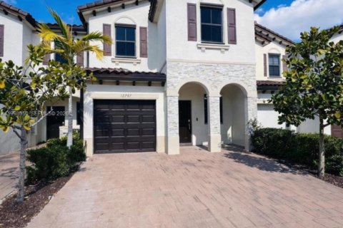 Таунхаус в Майами, Флорида 3 спальни, 167.6м2 № 2063341