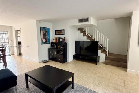 Touwnhouse à vendre à Miami, Floride: 2 chambres, 125.05 m2 № 2032821 - photo 4