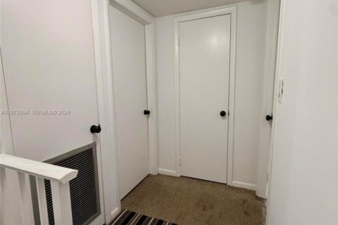 Touwnhouse à vendre à Miami, Floride: 2 chambres, 125.05 m2 № 2032821 - photo 12