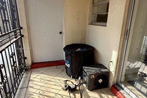 Touwnhouse à vendre à Miami, Floride: 2 chambres, 125.05 m2 № 2032821 - photo 26