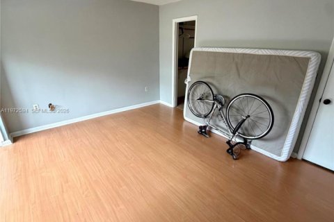 Touwnhouse à vendre à Miami, Floride: 2 chambres, 125.05 m2 № 2032821 - photo 20