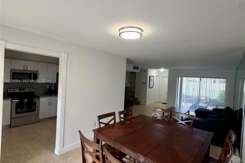 Touwnhouse à vendre à Miami, Floride: 2 chambres, 125.05 m2 № 2032821 - photo 6