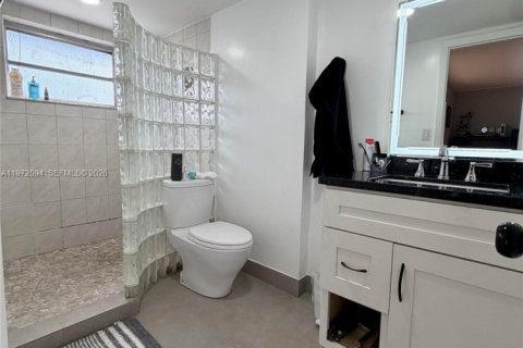 Touwnhouse à vendre à Miami, Floride: 2 chambres, 125.05 m2 № 2032821 - photo 16