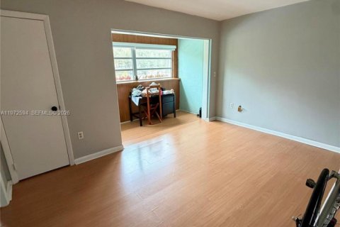 Touwnhouse à vendre à Miami, Floride: 2 chambres, 125.05 m2 № 2032821 - photo 19