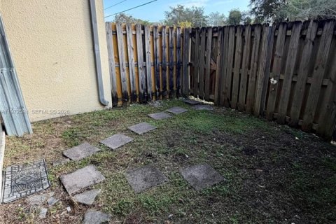 Touwnhouse à vendre à Miami, Floride: 2 chambres, 125.05 m2 № 2032821 - photo 27