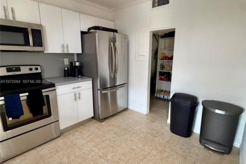 Touwnhouse à vendre à Miami, Floride: 2 chambres, 125.05 m2 № 2032821 - photo 7