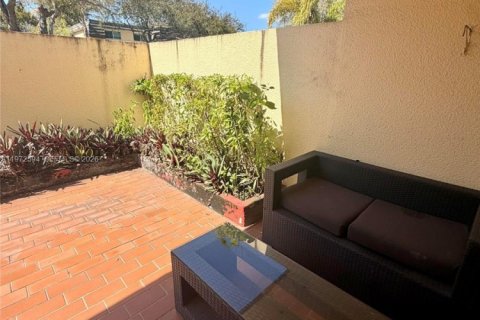 Touwnhouse à vendre à Miami, Floride: 2 chambres, 125.05 m2 № 2032821 - photo 2