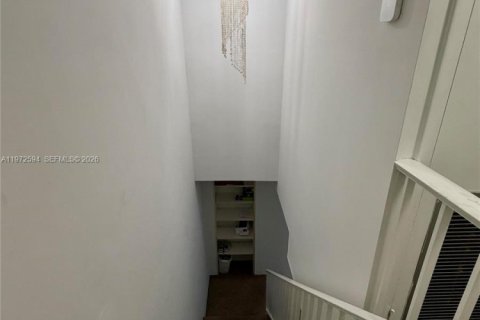 Touwnhouse à vendre à Miami, Floride: 2 chambres, 125.05 m2 № 2032821 - photo 11