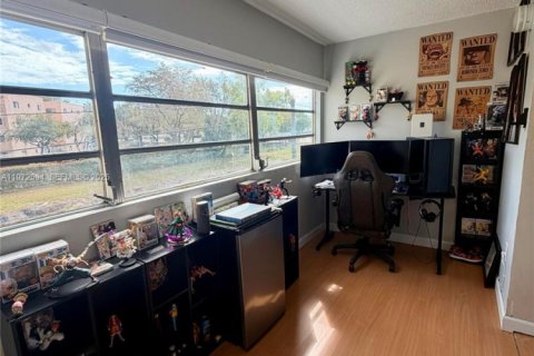 Touwnhouse à vendre à Miami, Floride: 2 chambres, 125.05 m2 № 2032821 - photo 14