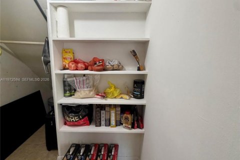 Touwnhouse à vendre à Miami, Floride: 2 chambres, 125.05 m2 № 2032821 - photo 9