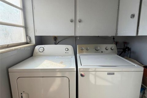 Touwnhouse à vendre à Miami, Floride: 2 chambres, 125.05 m2 № 2032821 - photo 24