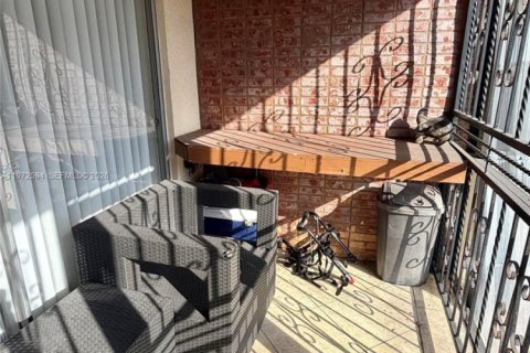 Touwnhouse à vendre à Miami, Floride: 2 chambres, 125.05 m2 № 2032821 - photo 25