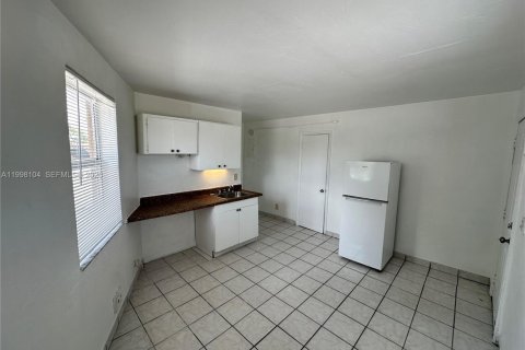 Studio à Hallandale Beach, Floride № 2063473