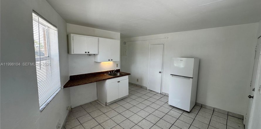 Studio à Hallandale Beach, Floride № 2063473