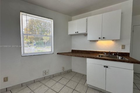 Appartement à louer à Hallandale Beach, Floride № 2063473 - photo 2