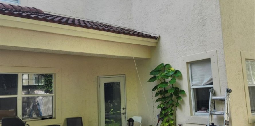 Villa ou maison à Hollywood, Floride 4 chambres, 194.35 m2 № 1161688