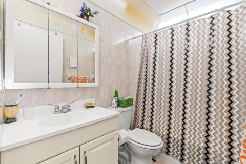 Condo in Delray Beach, Florida, 2 bedrooms  № 2251443 - photo 17