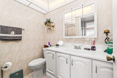 Condo in Delray Beach, Florida, 2 bedrooms  № 2251443 - photo 21