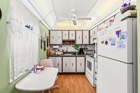 Condo in Delray Beach, Florida, 2 bedrooms  № 2251443 - photo 7